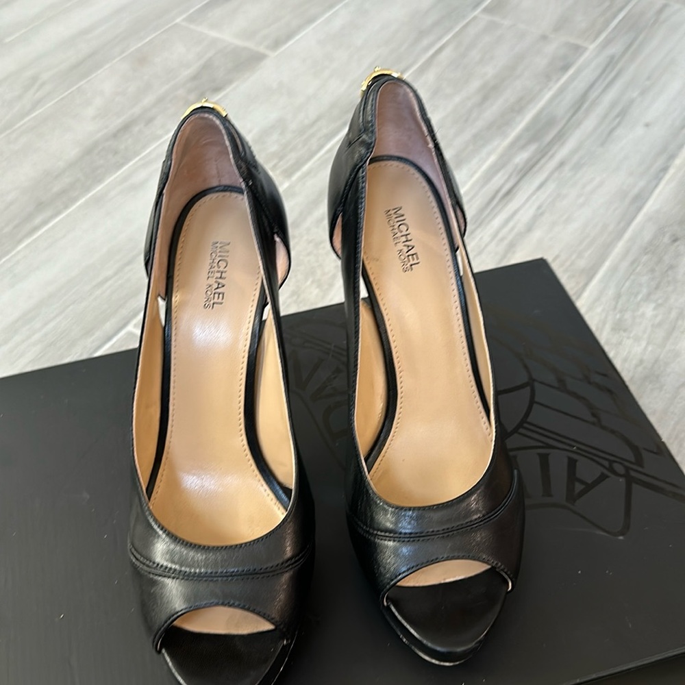 Black Michael Kors pumps